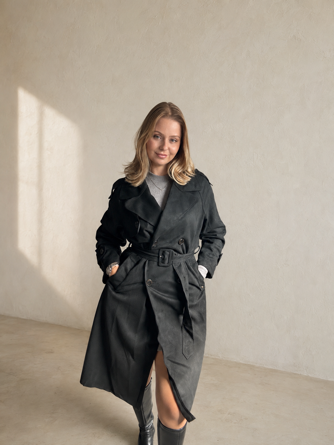 The Noir Trenchcoat - Black